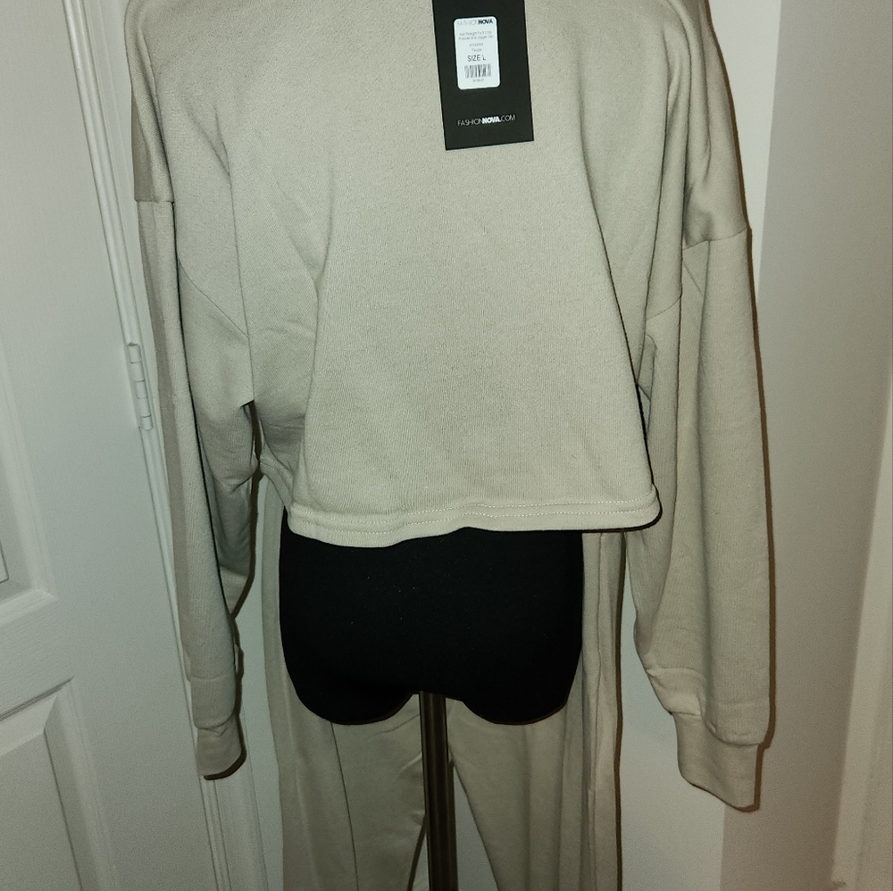 NWT!!! FASHION NOVA JOGGER SET !! - Picture 8 of 9